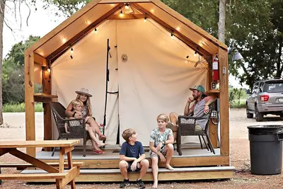 Image de F Son's Secluded Safari Tent in Marion, Tx