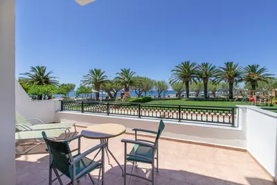 Image de Appartement familial en bord de mer avec vue sur la mer à Agia Galini, Crète