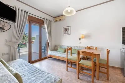 Image de Appartement familial en bord de mer avec vue sur la mer à Agia Galini, Crète