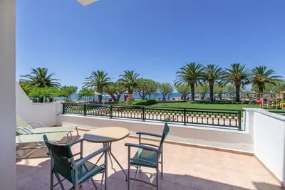 Image de Appartement familial en bord de mer avec vue sur la mer à Agia Galini, Crète