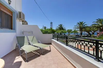 Image de Appartement familial en bord de mer avec vue sur la mer à Agia Galini, Crète