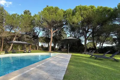 Image de 6-bedroom house with huge pool and dining terrace, perfect for families/groups