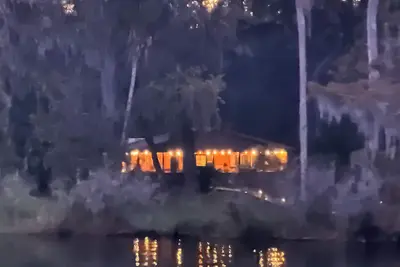 Image de Peaceful, rustic island cabin on Lake George near Silver Glen and Salt Springs.