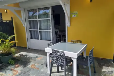 Image de Gîtes Les Colibris Jaunes_Appart. No1_Citronnelle avec piscine à Marie-Galante