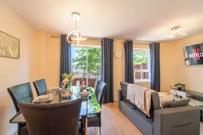 Image de Premium Central Birmingham 5-Bed Home | Sleeps 9 | Garden + Free Parking