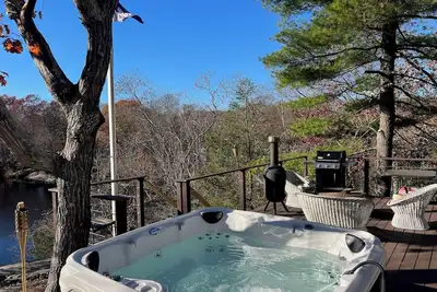 Image de Waterfront Lakehouse w/Hot Tub in Clinton, Ct. Pet-Friendly!
