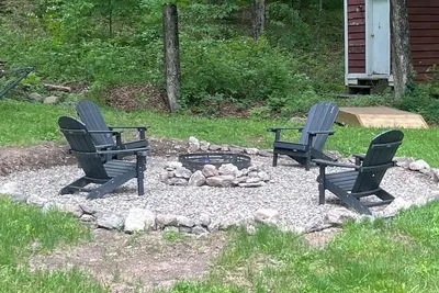 Image de Pet-Friendly, Newly Renovated Cabin - Beautiful Hudson Valley Setting