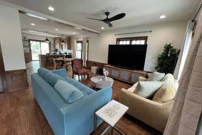 Image de Victoria’s Chamber Fourplex | Rooftop deck and Zoo