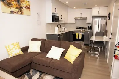 Image de Newly built 2Bedrooms Legal Suit Walk Out Basement