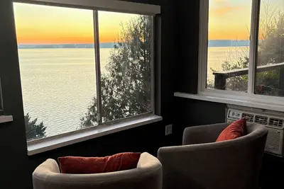 Image de The Nest - cottage with panoramic views and private deck seating