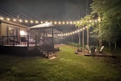 Image de Hot Tub Retreat, Lake Access, Fire Pit & Pocono Adventures
