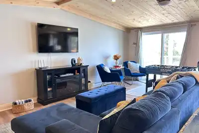 Image de Lakeside Therapy Blue Cottage on Lake Patterson