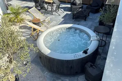 Image de Tiny house avec jacuzzi privatif et brasero