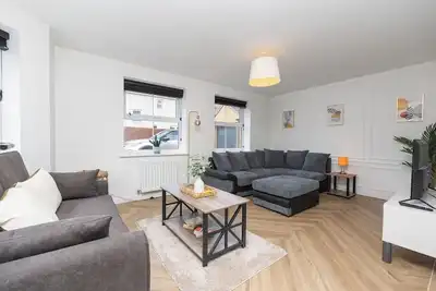 Image de Modern Home | Parking | Families & Contractors