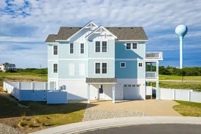 Image de The Salty Mule: New Corolla Home w/ Pool & Spa!