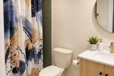 Image de Perfect 4-bedroom house with Ac in delightful Chicago neighborhood