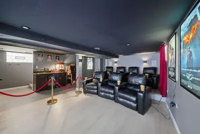 Image de Movie-Themed Home w/ Theater - Sleeps 12 - 4br