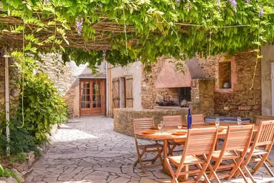 Image de Charmantes Natursteinhaus mit Pool by Interhome