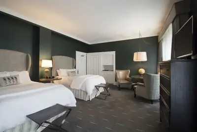 Image de 2 Double Beds | Sentinel | Group Base, Downtown West End, Historic Charm