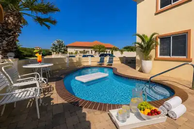 Image de Divine 2 bedr Apt with Pool & Balcony -Hotel area