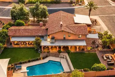 Image de Tempe Desert Rose🌵🌹 Historic Pink Hacienda with Heated Pool & Billiards