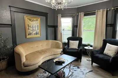 Image de Black swan Spacious 3-bedroom house in charming Milwaukee with Ac