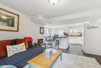 Spring Haven Lakeside Casita | Quick Trip Downtown
