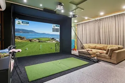 Image de Pro Golf Simulator and Hot Tub, New Luxury 4 Br, Boise Home Sleeps 12