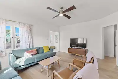 Image de 3br Charming Home, Bright Space & Sleeps 6
