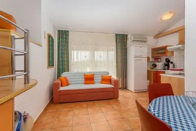Image de Appartement de deux chambres avec le balcon et la vue sur le mer Punat, Krk (A-25968-c)