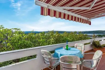 Image de Appartement de deux chambres avec le balcon et la vue sur le mer Punat, Krk (A-25968-d)
