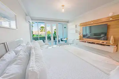 Image de Luxury by the Beach Apartment+Pool+Hot Tub