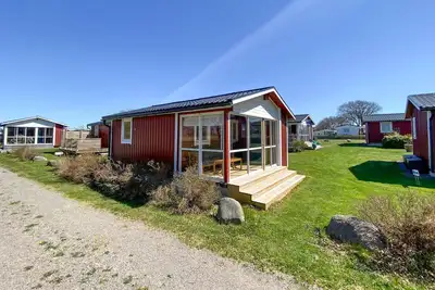 Image de Nice home in Färjestaden with house sea view
