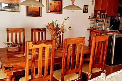 Image de Geräumiges Ferienhaus mit kleinem Garten, nur fünf Gehminuten vom bekannten Bas by Interhome