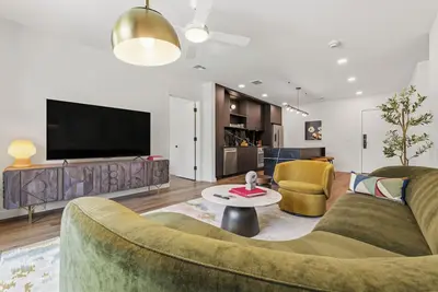 Image de 6bdr, Brand New Hotel w/ Pool + Rooftop | The Code by AvantStay