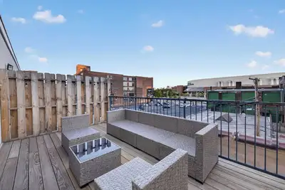 Image de Downtown retreat w/ skyline view & sauna