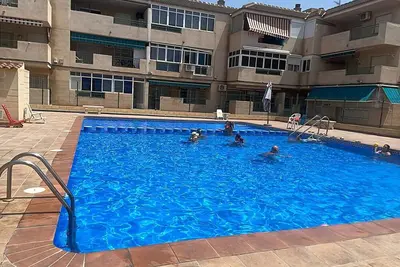 Image de First floor in front of swimming pool, capacity 6-7 persons