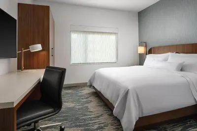 Image de 2 Convenient Stay Near Disneyland | Kitchen & Pool Access!
