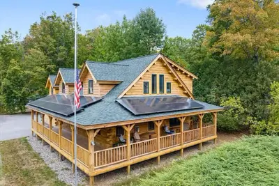 Image de Family Loon Lodge - Central Location + Game Room - Sleeps 17