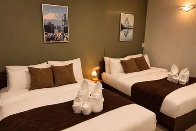 Image de Spacious Charming Vintage Room - 2 min walk to PhayaThai Bts - Sleeps 6 guests