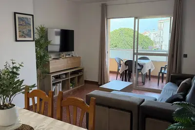 Image de Spacious and bright apartment for 7 people in the center of Nerja