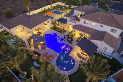 Image de Private Resort Estate | Waterpark • Grotto • Pickleball• Casita
