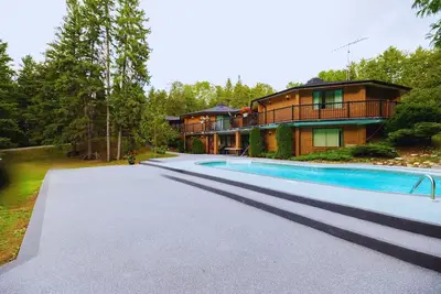 Image de Luxury 5 Bedroom Nature Villa in Beautiful Pickering with Swimming Pool