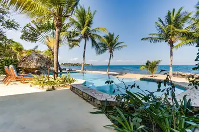 Image de Beachfront Combo Villa with Pool & Spacious Layout