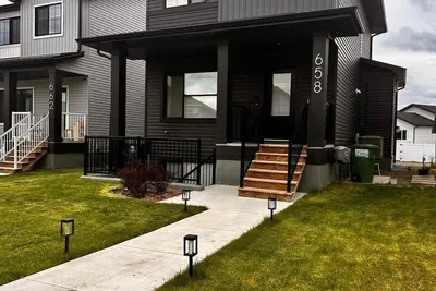 Image de Lib3rtie Suites -2br Family Suite •Sleeps 6 •Full Kitchen •Laundry •Free Parking