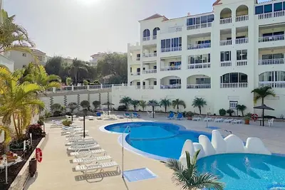 Image de Appartement in Oasis Del Sur mit Beheiztem gemeinsamem Pool by Interhome