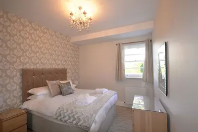Image de Lichtdurchflutete Ferienwohnung in der zweiten Etage mit Panorama-Blick über de by Interhome