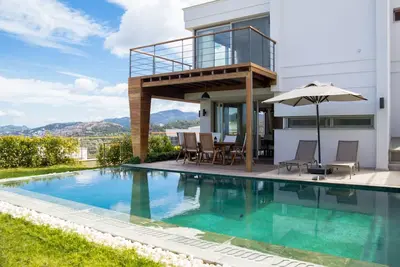 Image de Villa de luxe de 5 chambres avec vue sur la mer et piscine privée