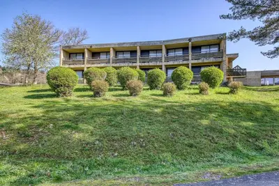 Image de Séjour spacieux et panoramique pour 4 personnes au bord du lac