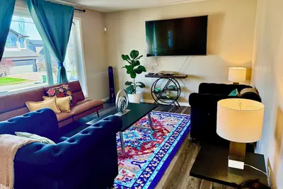 Image de Edmonton, Brinell Park, Comfy Guest Retreat, 3BRs 4 Beds + Sofa bed and Garage